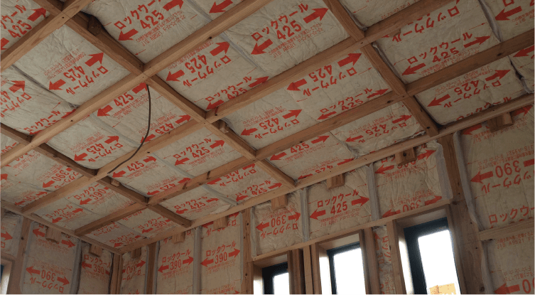 壁･天井の断熱材には遮音性に優れたロックウール